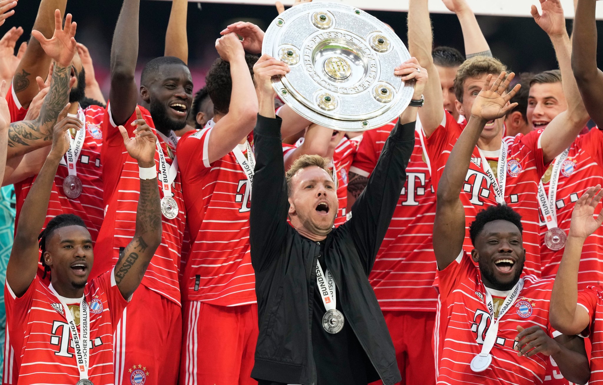 欧冠烽火中，<a href='/news/tag/1435' style='color: blue;'>拜仁慕尼黑</a>的王者征途再启